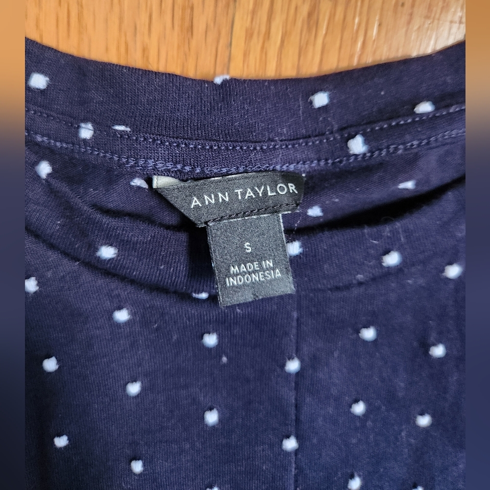 Ann Taylor Dark Blue Sleeveless Polka Dot Top, Size Small - Picture 6 of 7